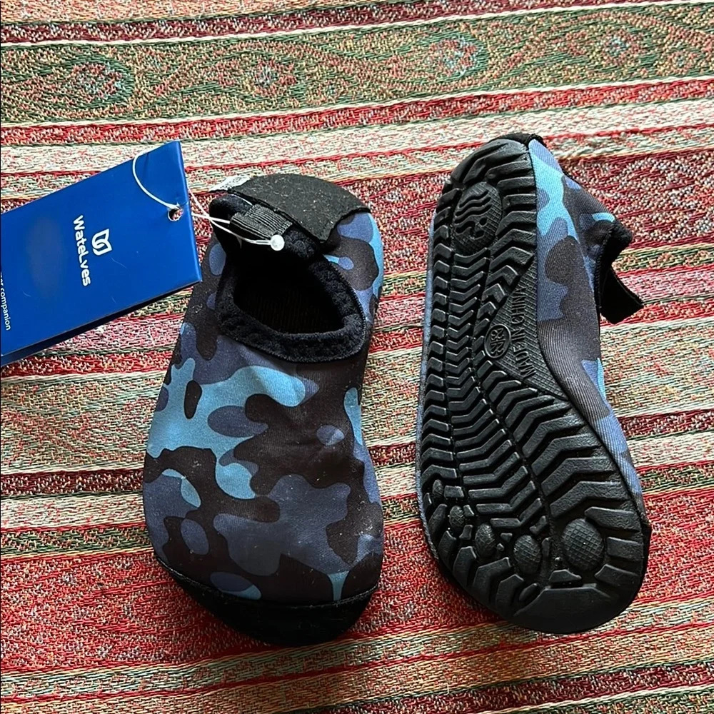 WateLves Blue Camo Kids swim yoga water shoes  size EU 22/23 US 5.5/6
